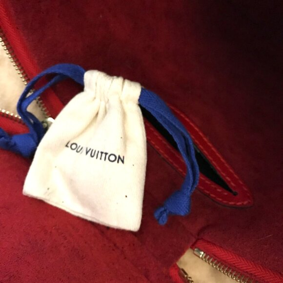 Louis Vuitton Red Cannes Vanity Case with exterior is classic LV EPI Leather - Picture 5 of 12